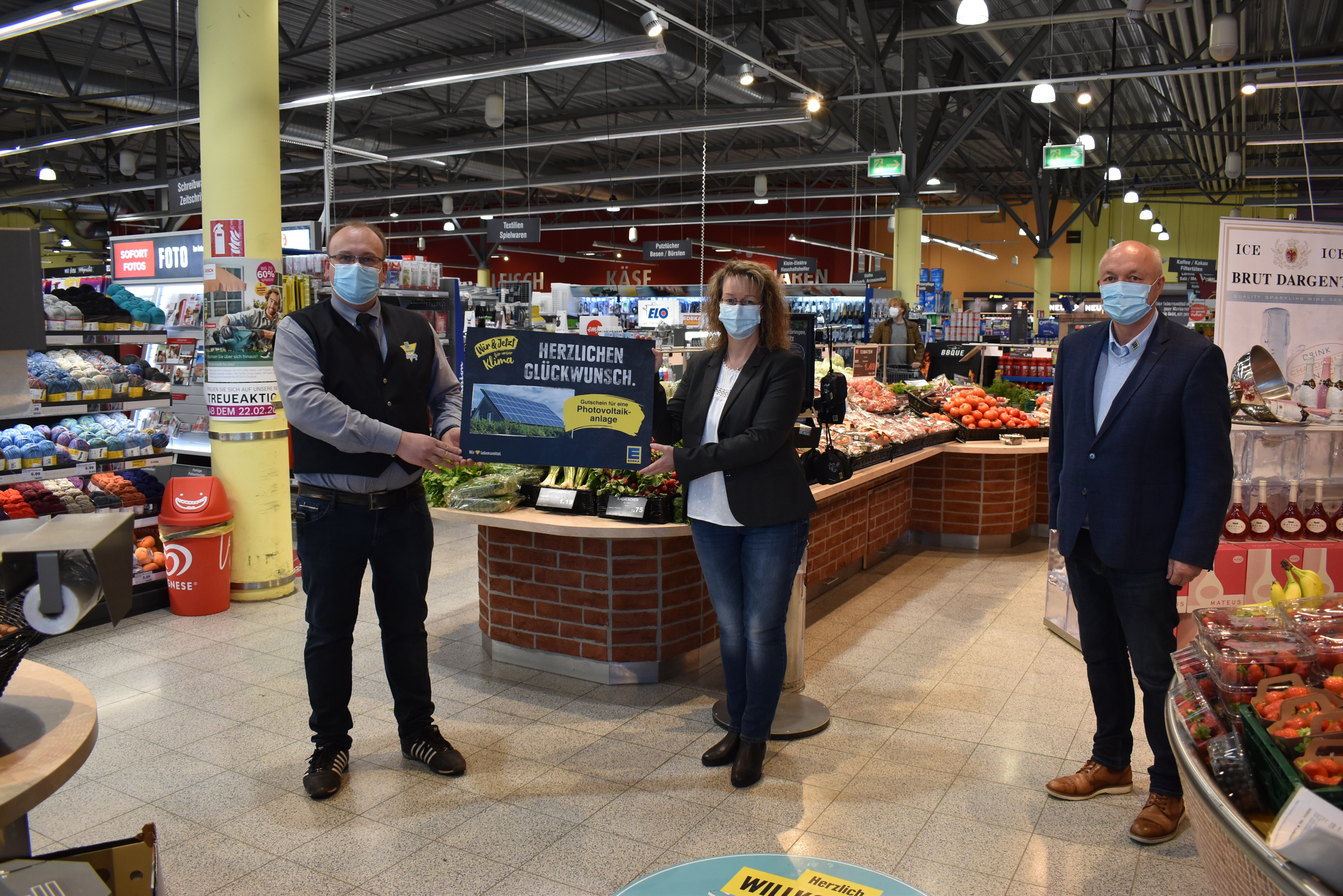 EDEKA Center Döring Wittmund_Gewinnübergabe_Photovoltaik-Anlage
