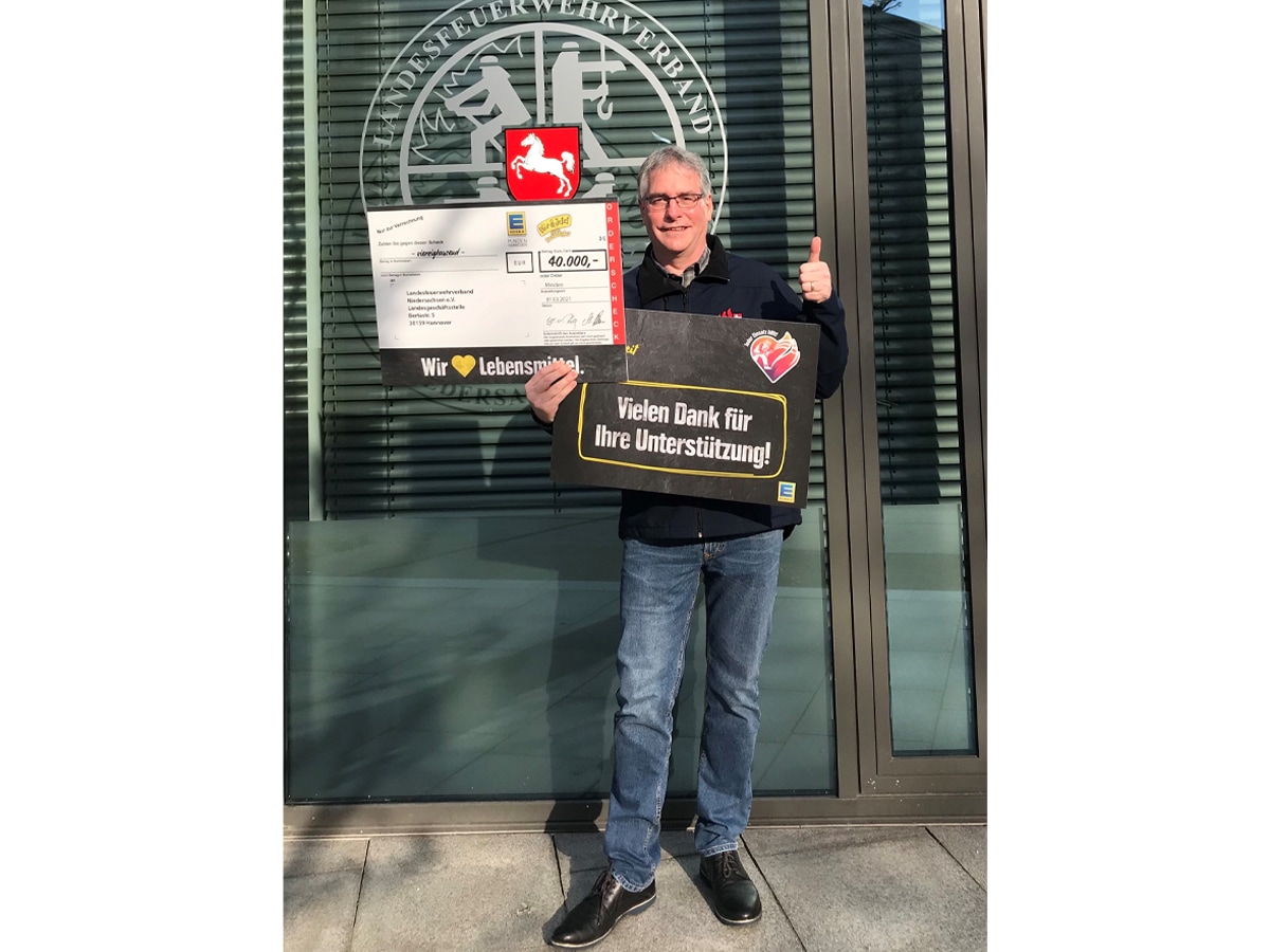 Spendenübergabe_Landesfeuerwehrverband Niedersachsen
