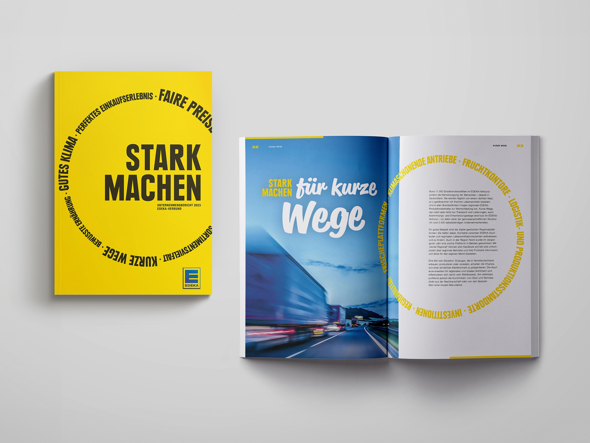 Der EDEKA-Geschäftsbericht 2023 liegt aufgeschlagen auf einem Tisch.
