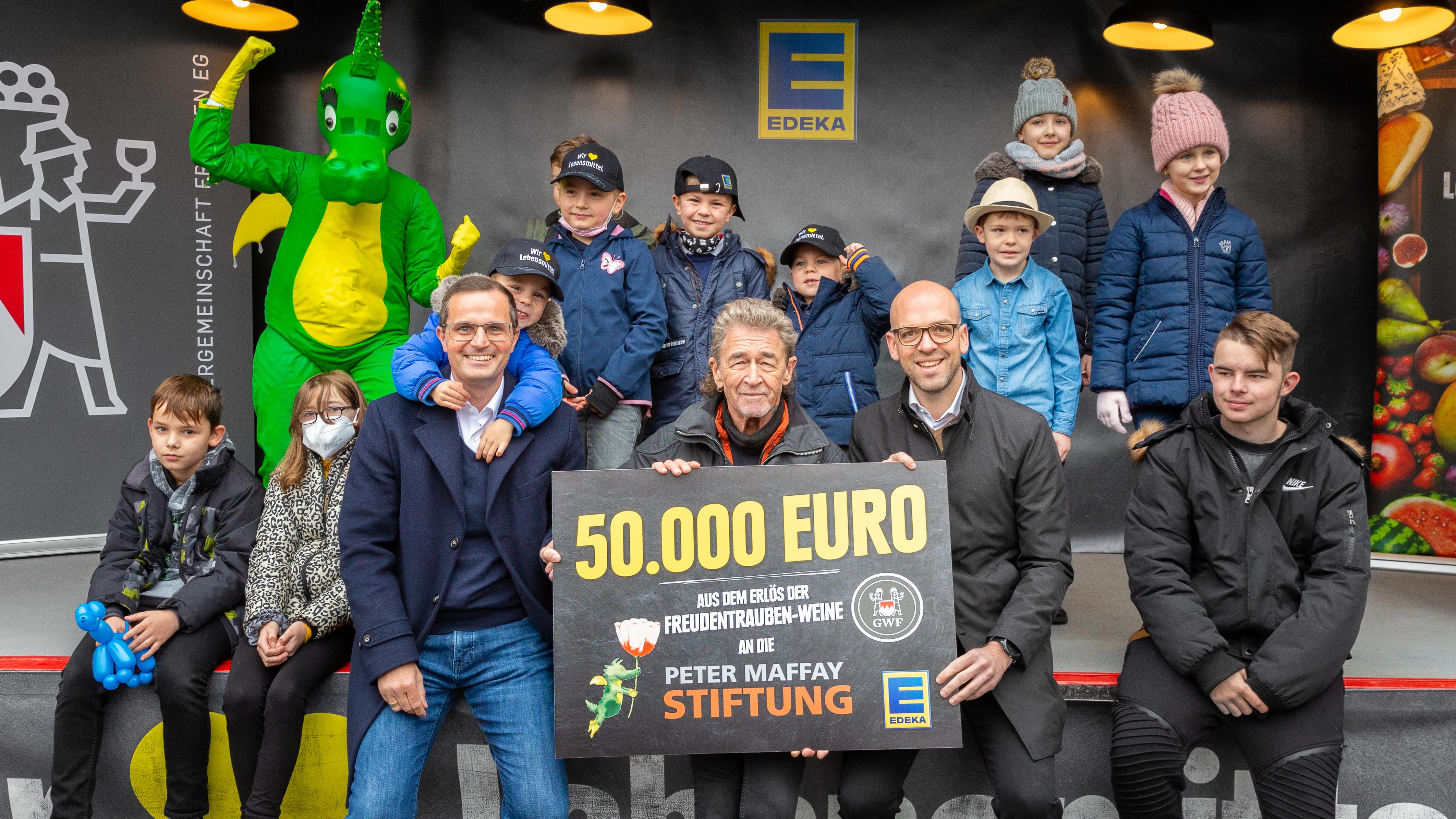Gruppenbild Spendenübergabe von Freudentrauben-Weine an Peter Maffay Stiftung