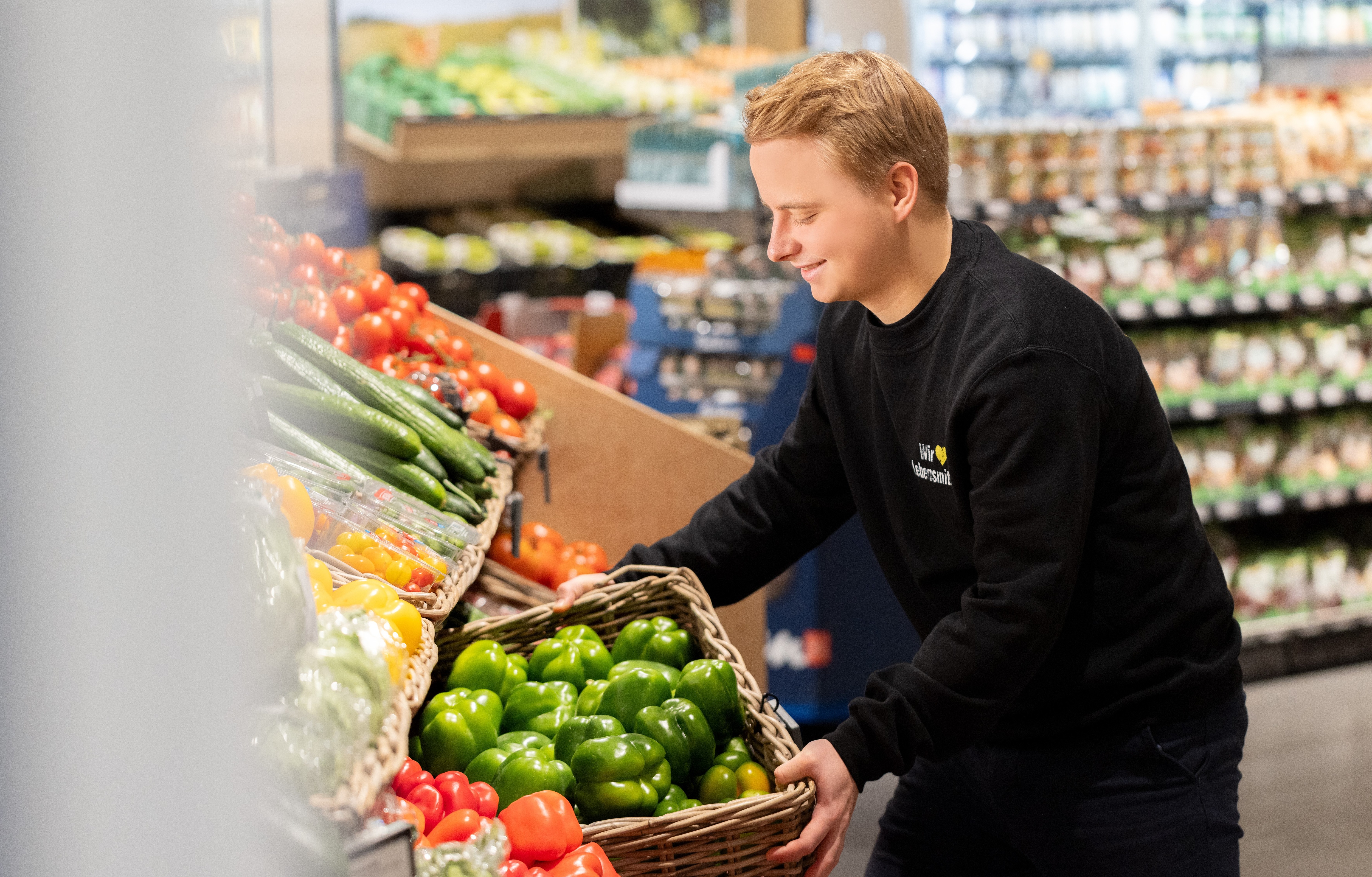 Mitarbeiter:in in der Obst und Gemüse Abteilung