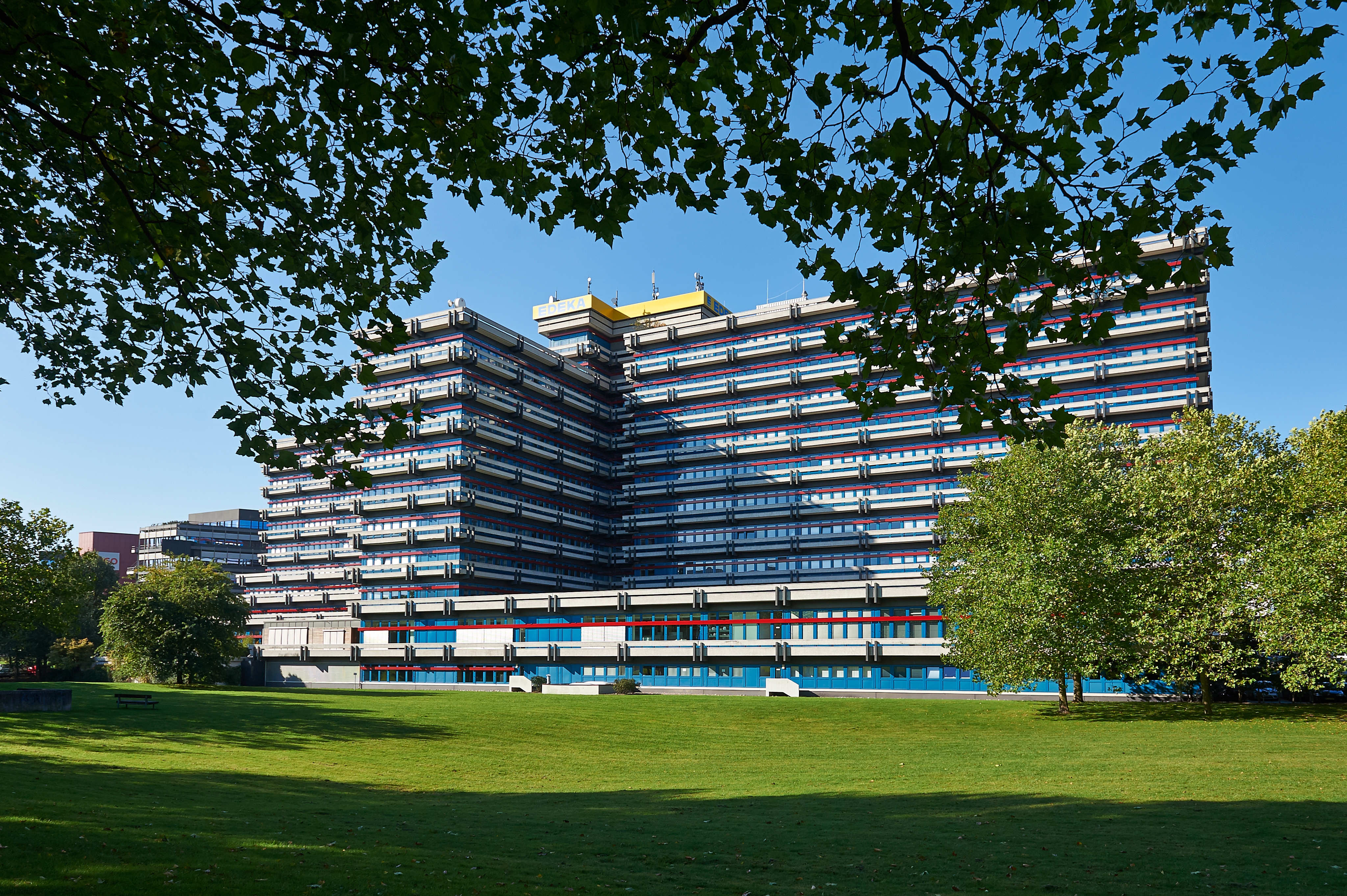 Außenansicht der EDEKA-Zentrale in Hamburg