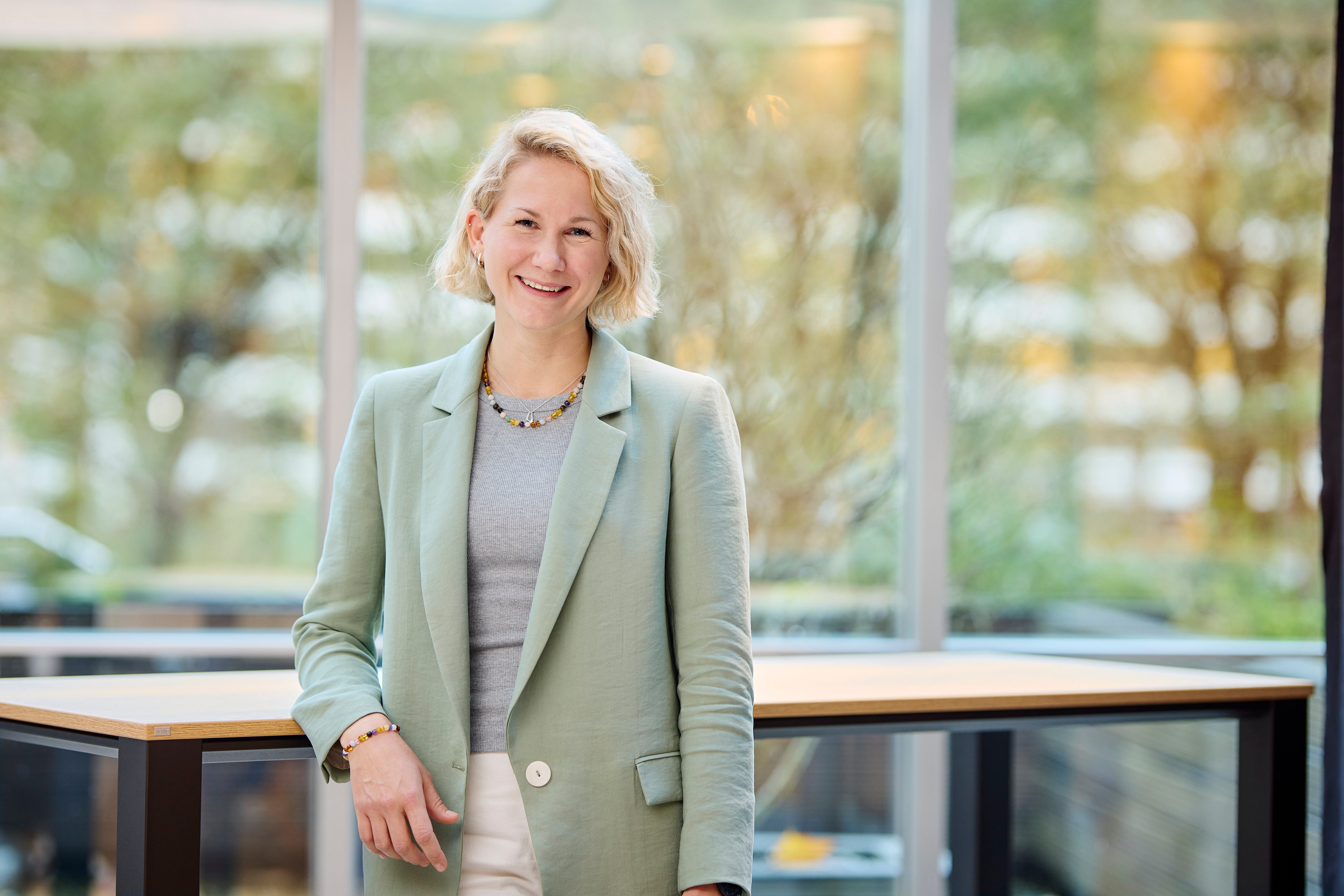 Leonie Rolfes schaut lächelnd in die Kamera