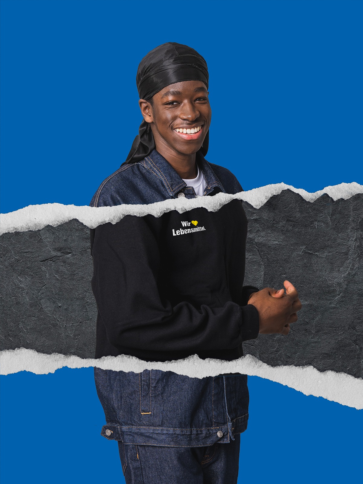 Logistik-Azubi, mit Risskante und blauen Hintergrund