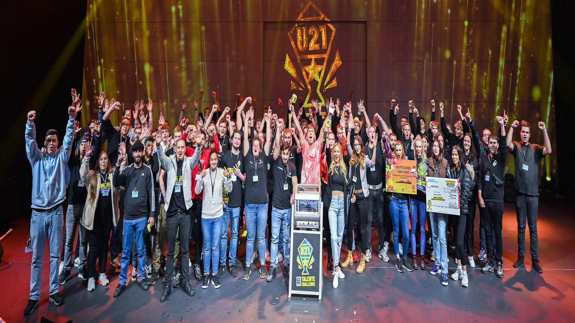 EDEKA U21 TeamAward 2022 alle Gewinner auf der Bühne