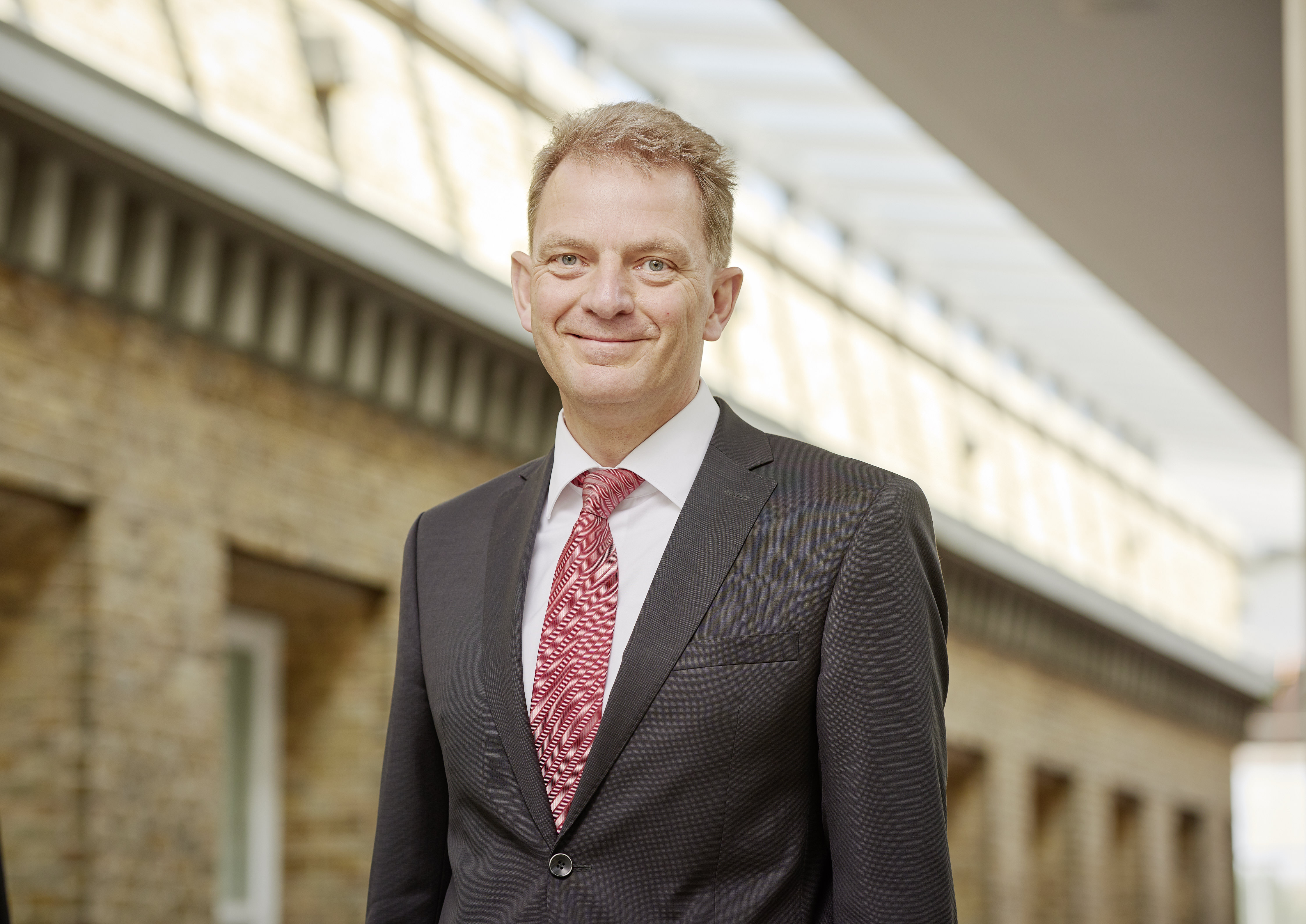 Porträtfoto von Rainer Wülbern, Geschäftsbereichsleiter Expansion & Standortsicherung