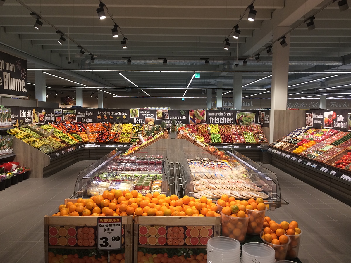 Obst- und Gemüseabteilung Edeka Schuldes
