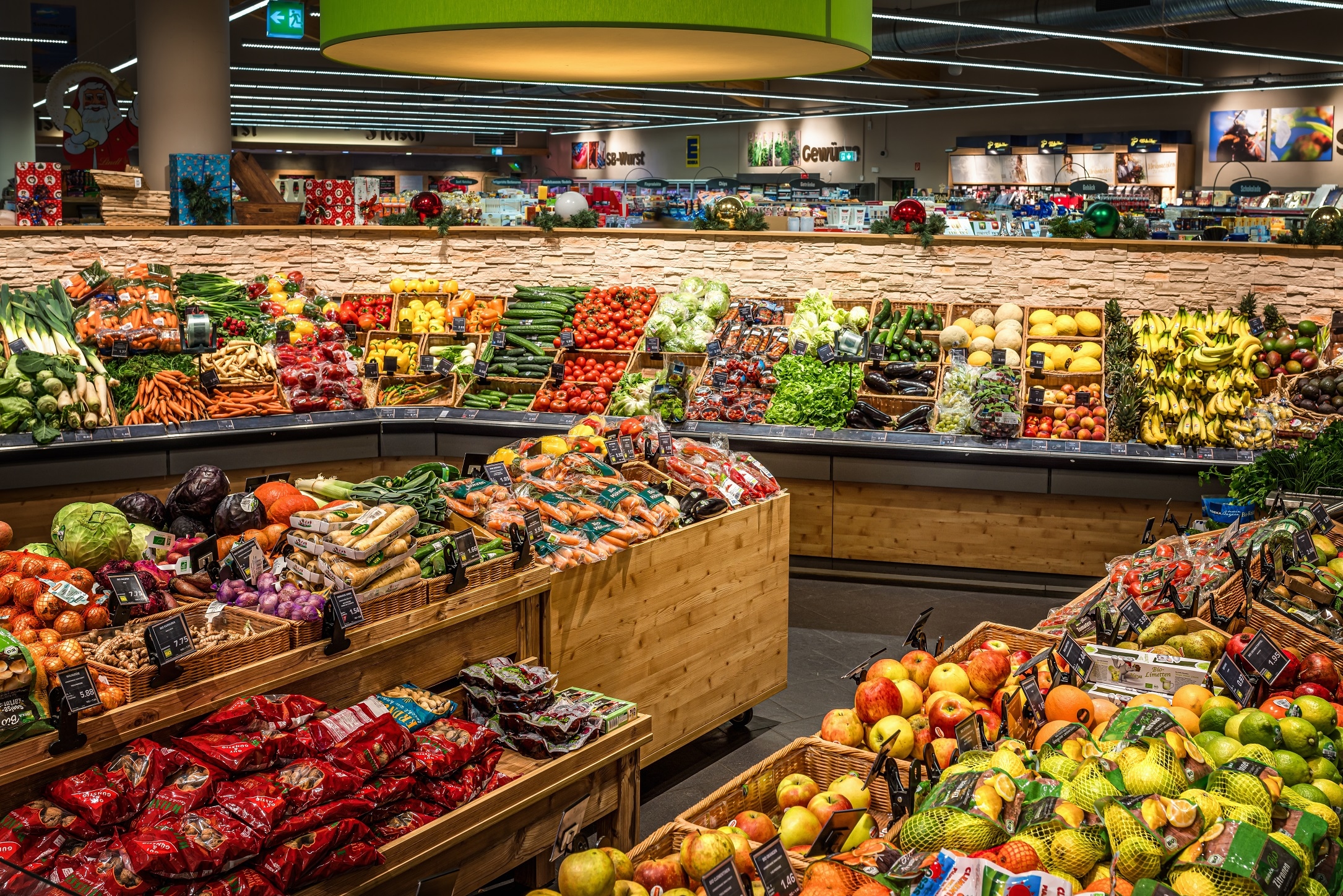 Obst- und Gemüseabteilung EDEKA Summerer