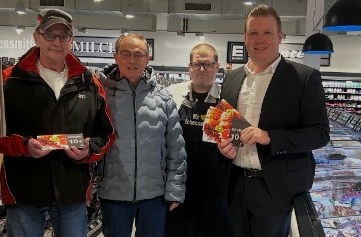 Tafel Treuchtlingen (v.l. Jan Polak, Wolfgang Herrmann, Maximilian Schieber (ML EC TR) Franz Käs BL