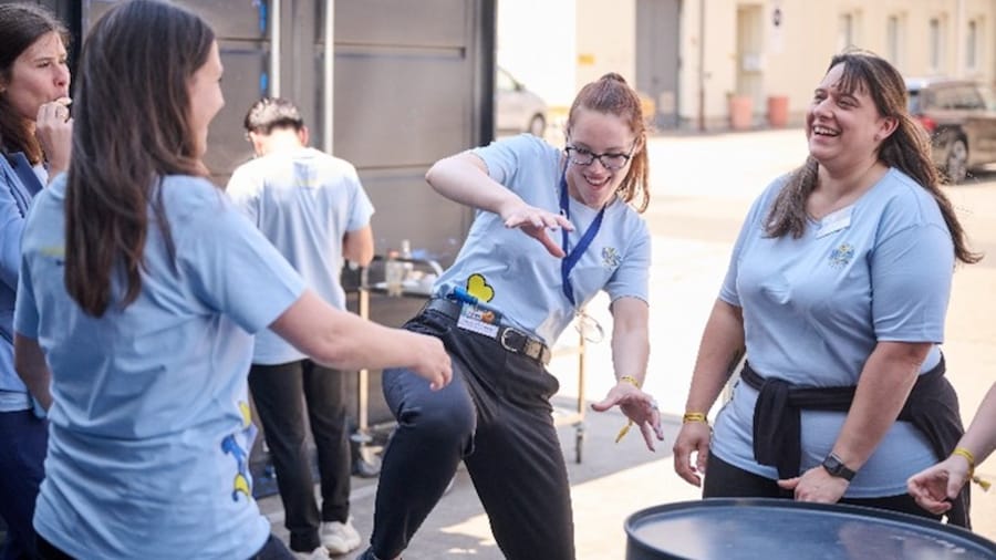 Bild von Menschen auf der EDEKA Jahrestagung