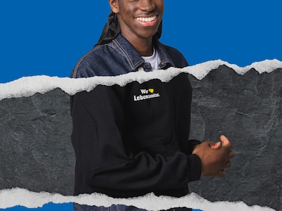 Logistik-Azubi, mit Risskante und blauen Hintergrund