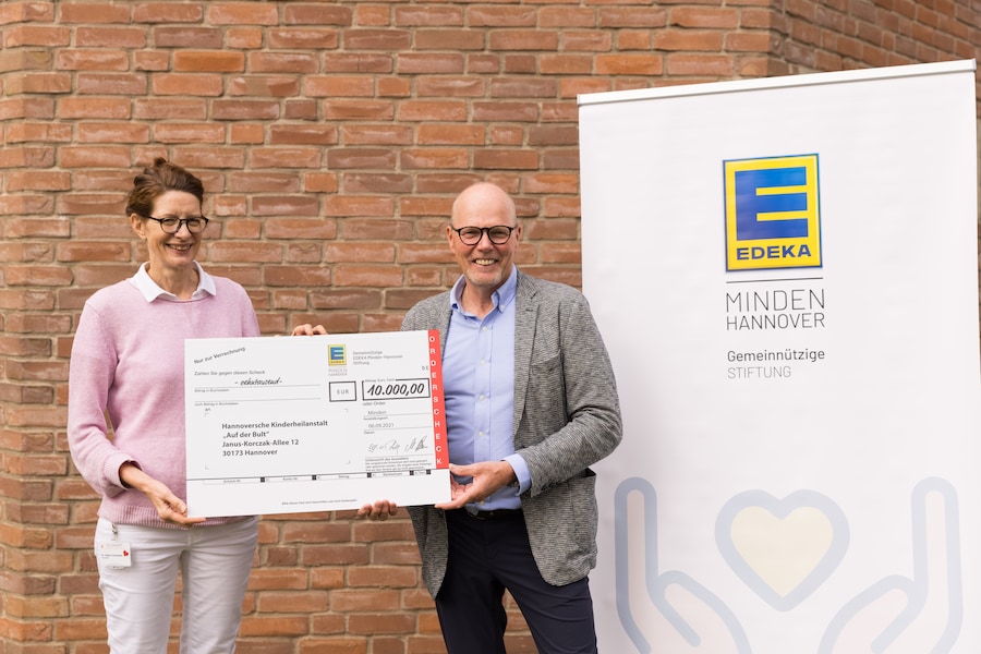 Gemeinnützige EDEKA Minden-Hannover Stiftung übergibt 10.000-Euro-Spende an die Hannoversche Kinderheilanstalt