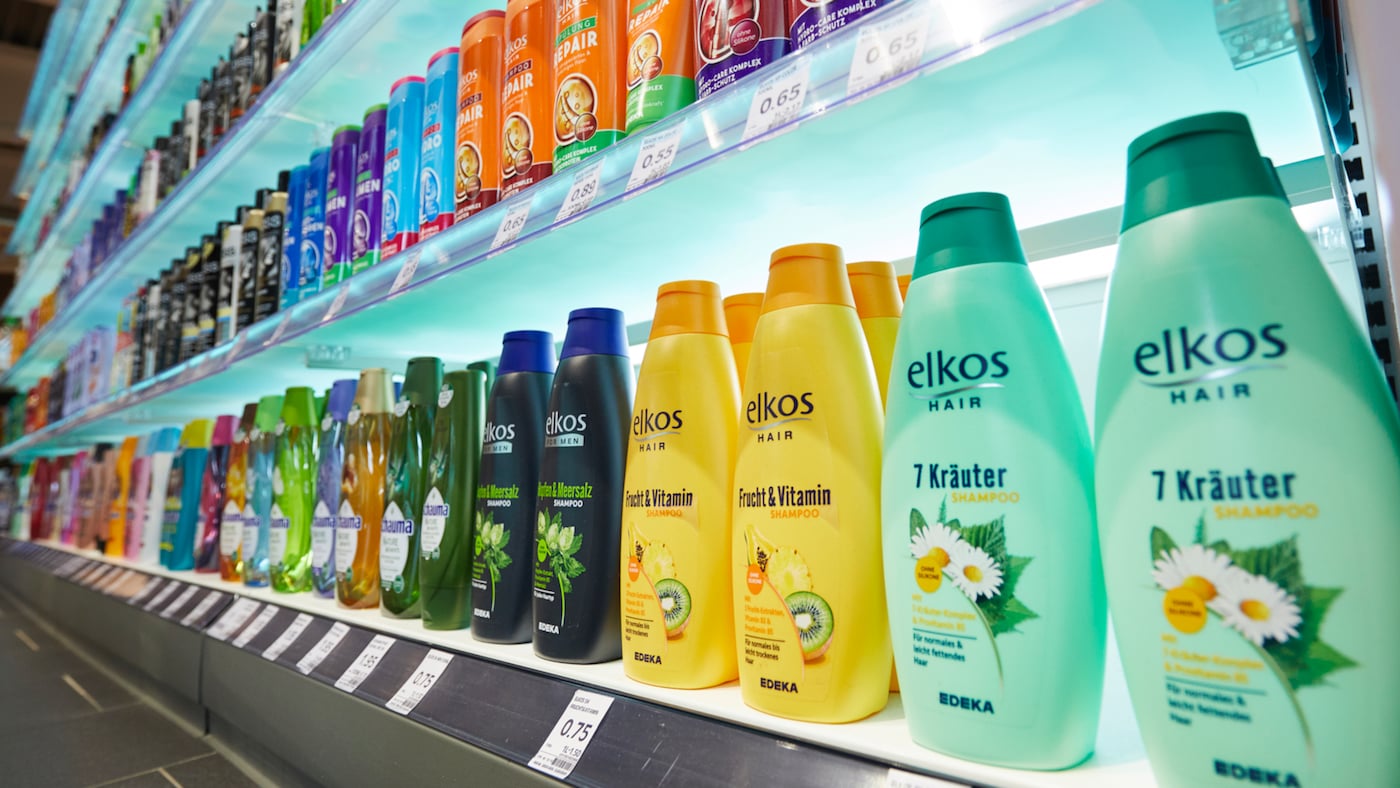 Als nachhaltiges Unternehmen verzichtet der EDEKA-Verbund bereits seit 2015 auf festes Mikroplastik bei Drogerieartikeln.