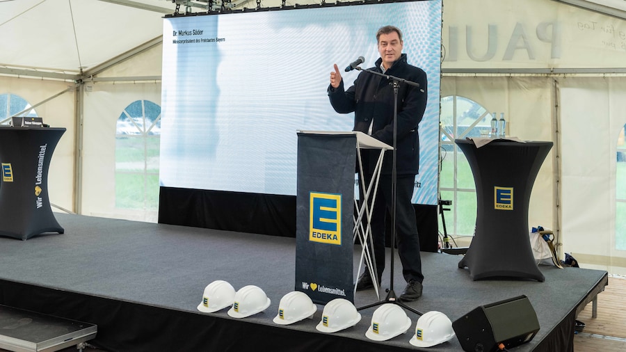 Hr. Soeder am Rednerpult