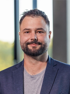 Dennis Frey ( Ausbildung & Entwicklung)