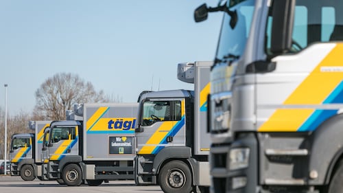 LKW-Flotte im EDEKA-Logistikzentrum Straubing