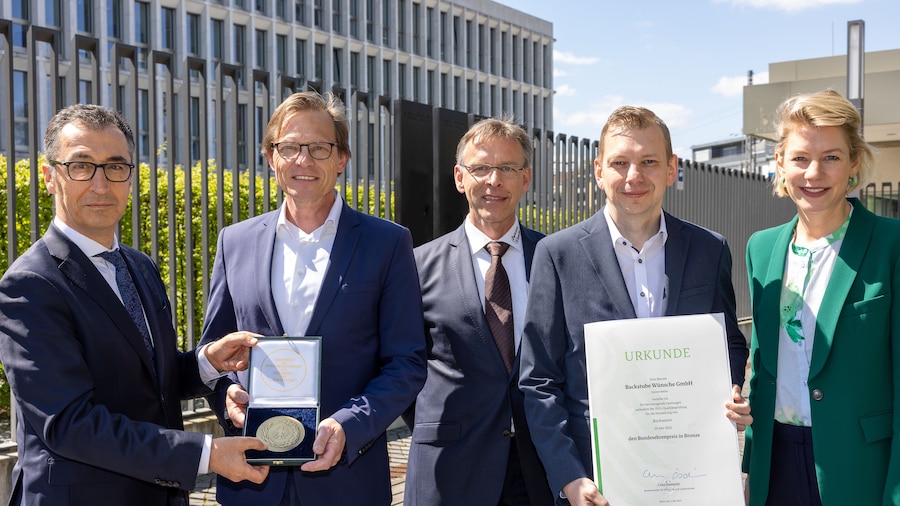 Übergabe Bundesehrenpreis an die Backstube Wünsche