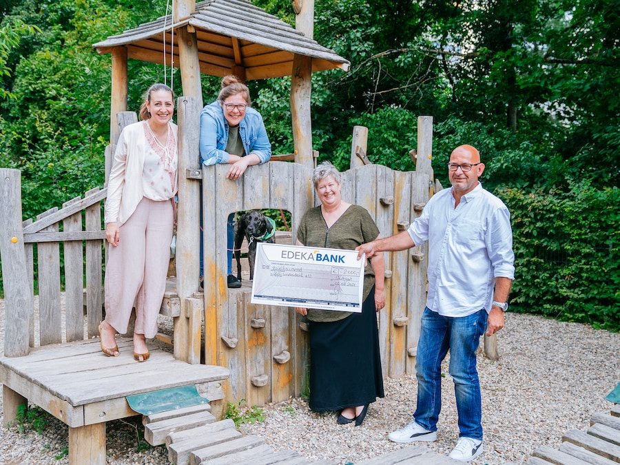 EDEKA-Mitarbeiter unterstützen SOS Kinderdorf e.V. in Stuttgart