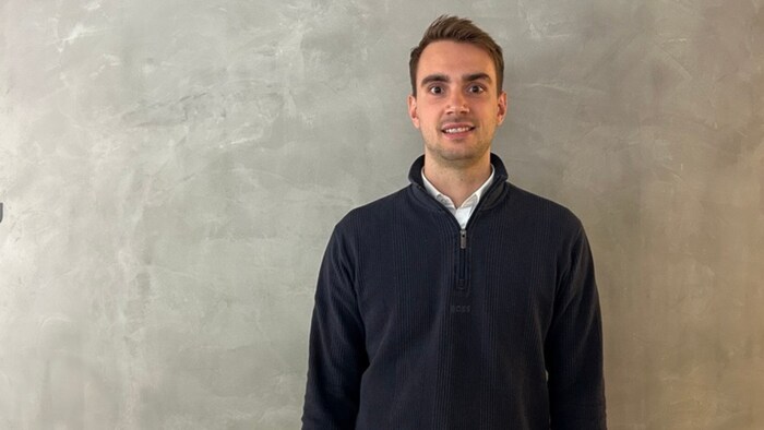 Ole Klindworth lächelt in die Kamera