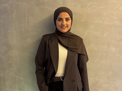 Lina Rahimi lächelt in die Kamera