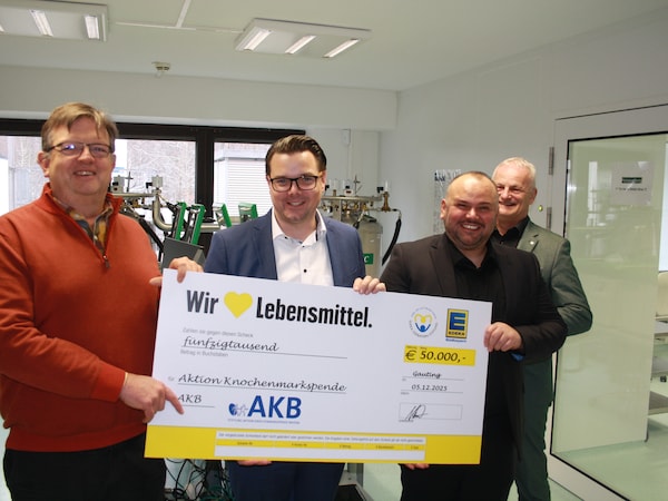 EDEKA Südbayern Stiftung spendet 50.000 Euro an AKB