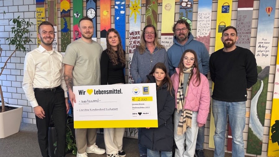 Spende Kinderdorf durch Stollenaktion EDEKA Südbayern