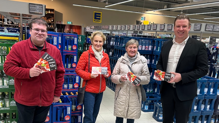Tafel Eichstätt (v.l. ML EC EI Stefan Degen, Anneliese Griesbeck-Zöpfl, Brunhilde Radke, Franz Käs BL)