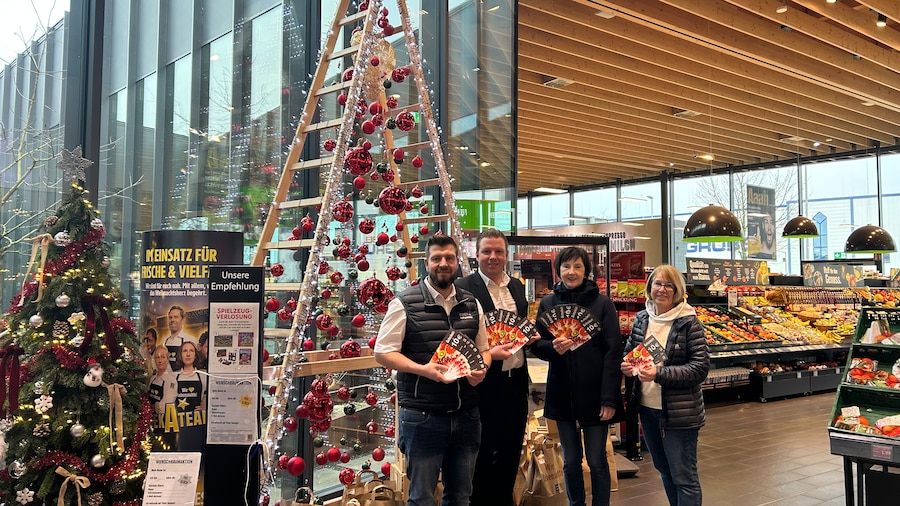 Tafel Ingolstadt (v.l. ML EC Gai Andreas Strehler, Franz Käs BL, Petra Willner und Andrea Sturies)