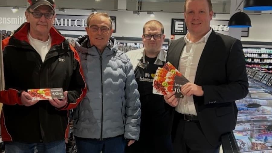 Tafel Treuchtlingen (v.l. Jan Polak, Wolfgang Herrmann, Maximilian Schieber (ML EC TR) Franz Käs BL