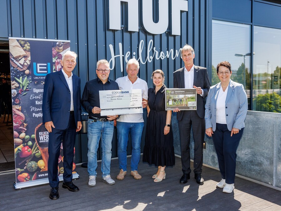 Sechs Personen vor dem Artenschutzzentrum Heilbronn